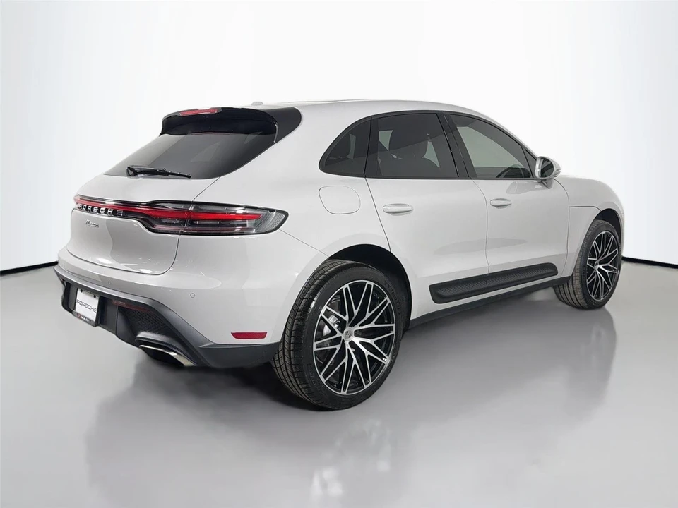 2026 Porsche Macan - Image 7 of 31