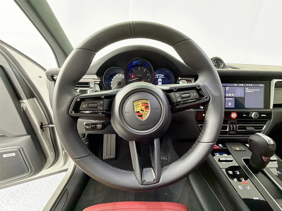 2026 Porsche Macan - Image 20 of 31