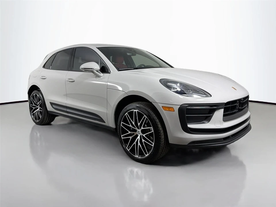 2026 Porsche Macan - Image 9 of 31