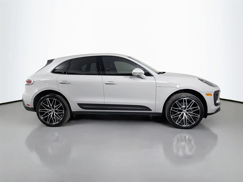 2026 Porsche Macan - Image 8 of 31