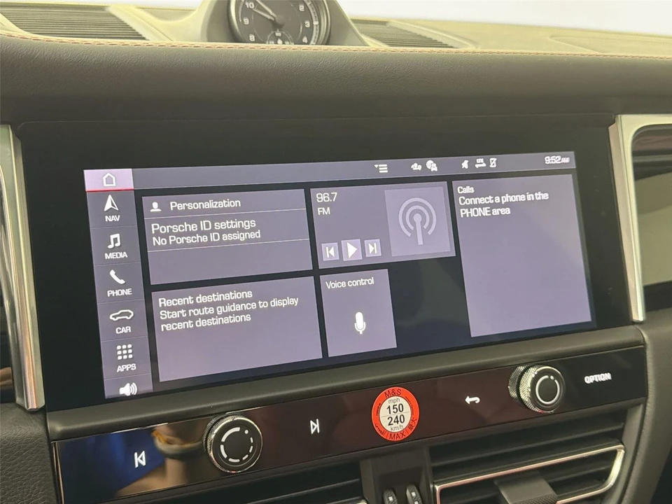 2026 Porsche Macan - Image 21 of 31