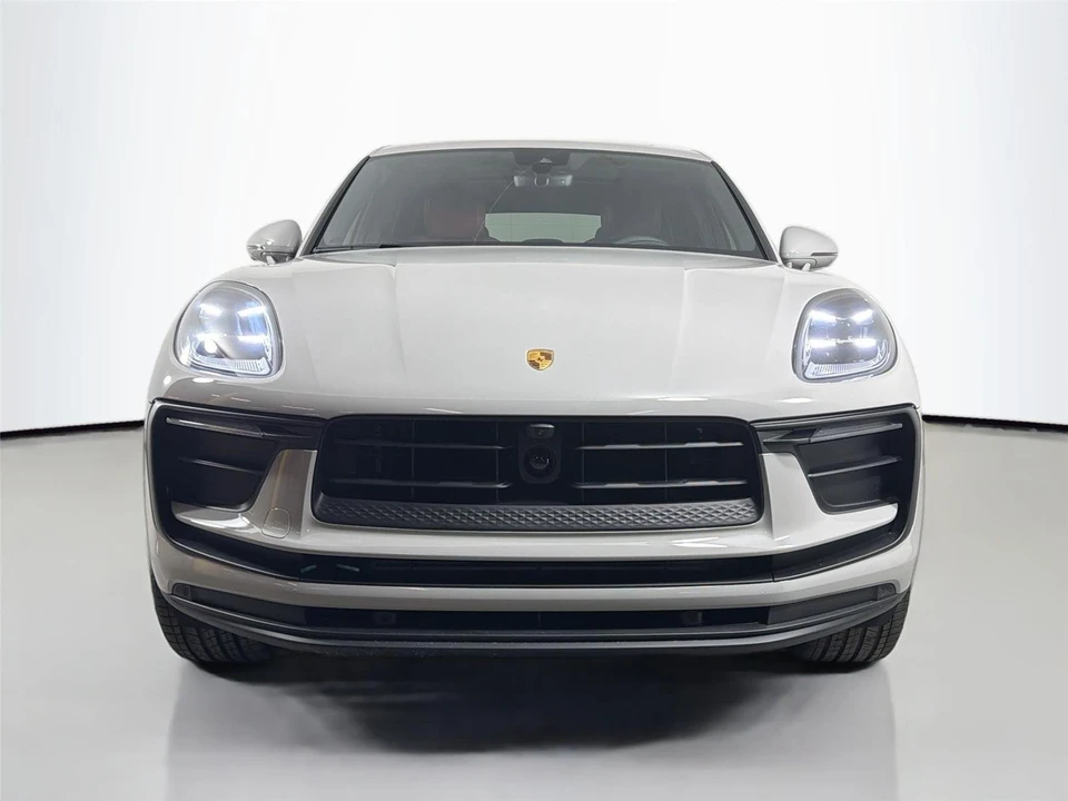 2026 Porsche Macan - Image 10 of 31