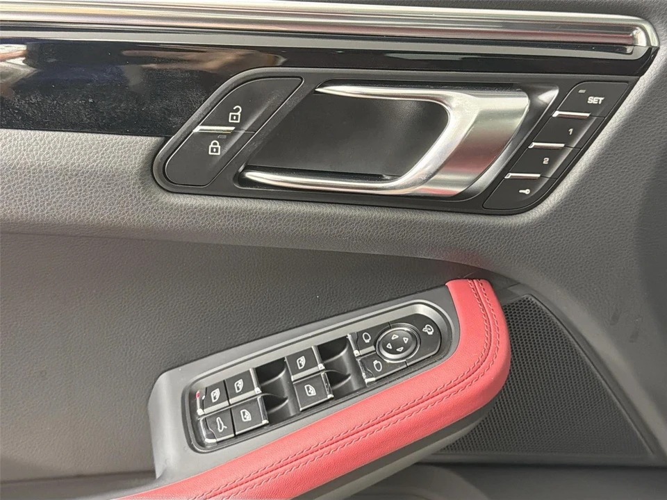 2026 Porsche Macan - Image 31 of 31
