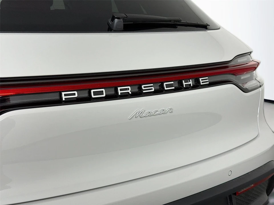 2026 Porsche Macan - Image 17 of 31