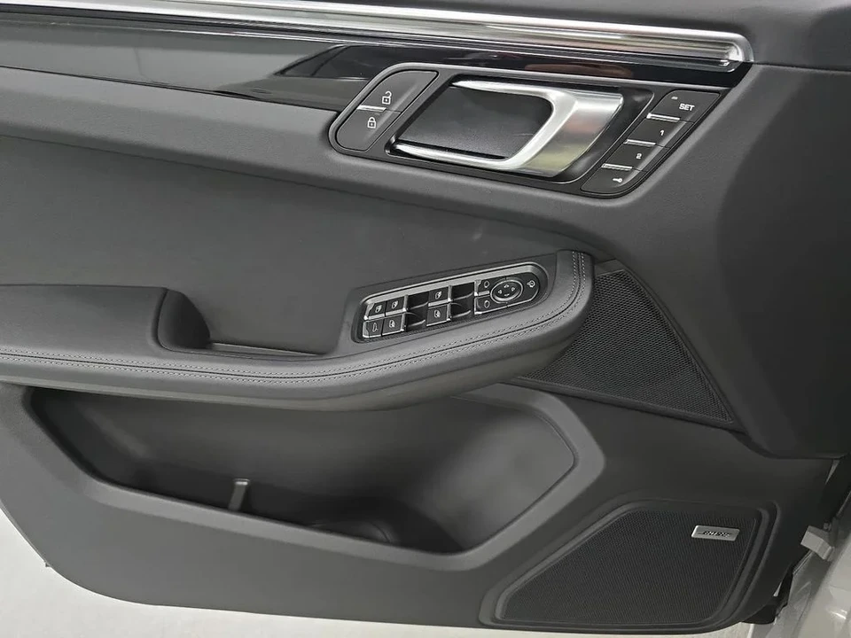 2026 Porsche Macan S - Image 23 of 31