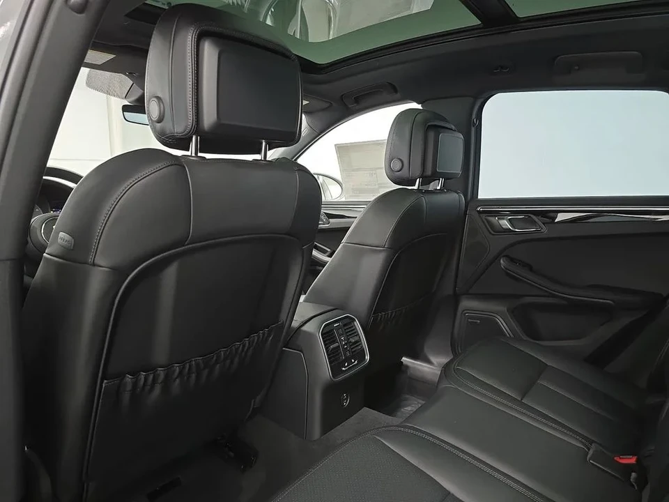 2026 Porsche Macan S - Image 28 of 31
