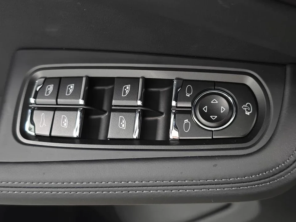 2026 Porsche Macan S - Image 24 of 31