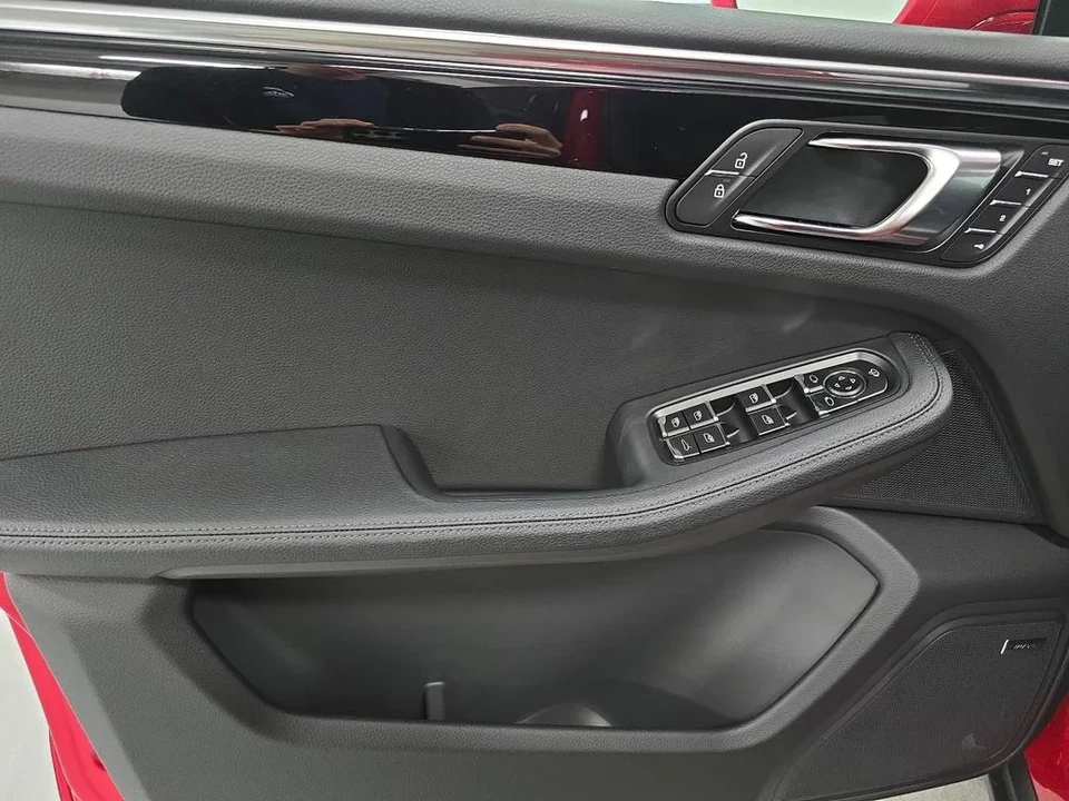 2026 Porsche Macan S - Image 23 of 31