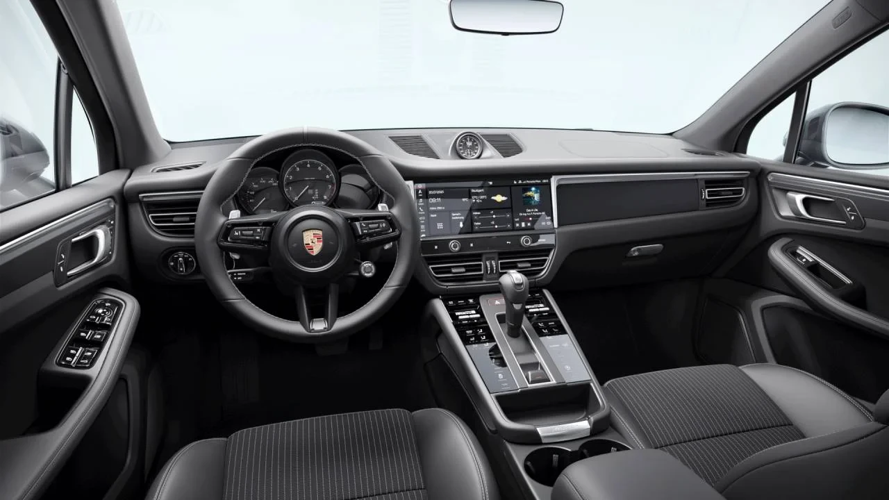 2026 Porsche Macan T - Image 9 of 10