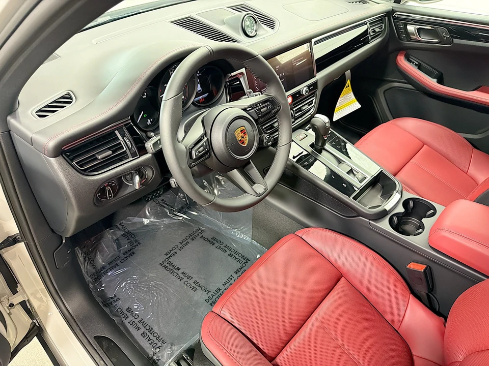 2026 Porsche Macan T - Image 4 of 31