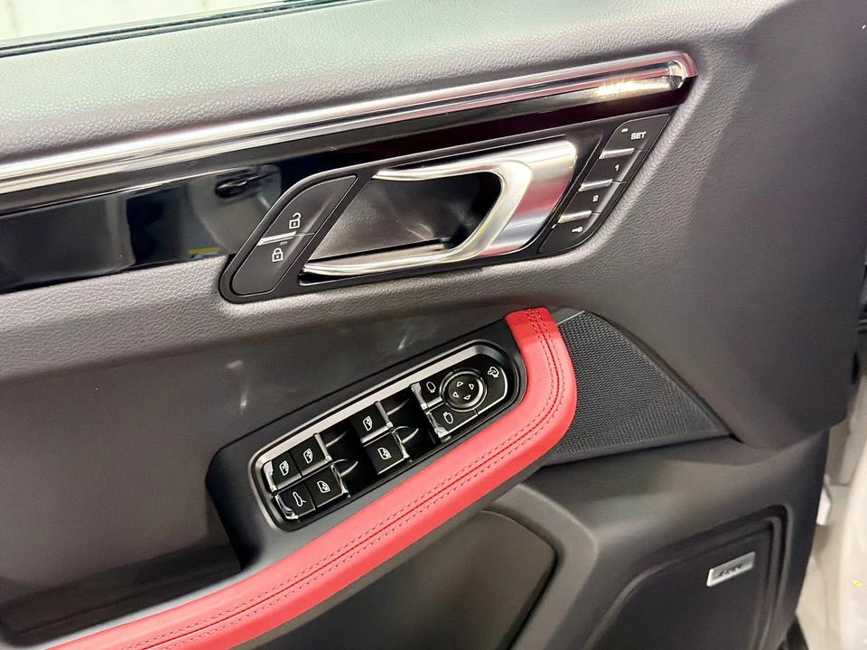 2026 Porsche Macan T - Image 23 of 31