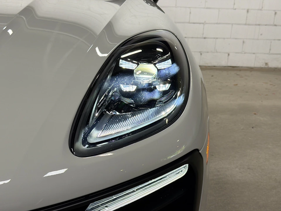 2026 Porsche Macan T - Image 10 of 31