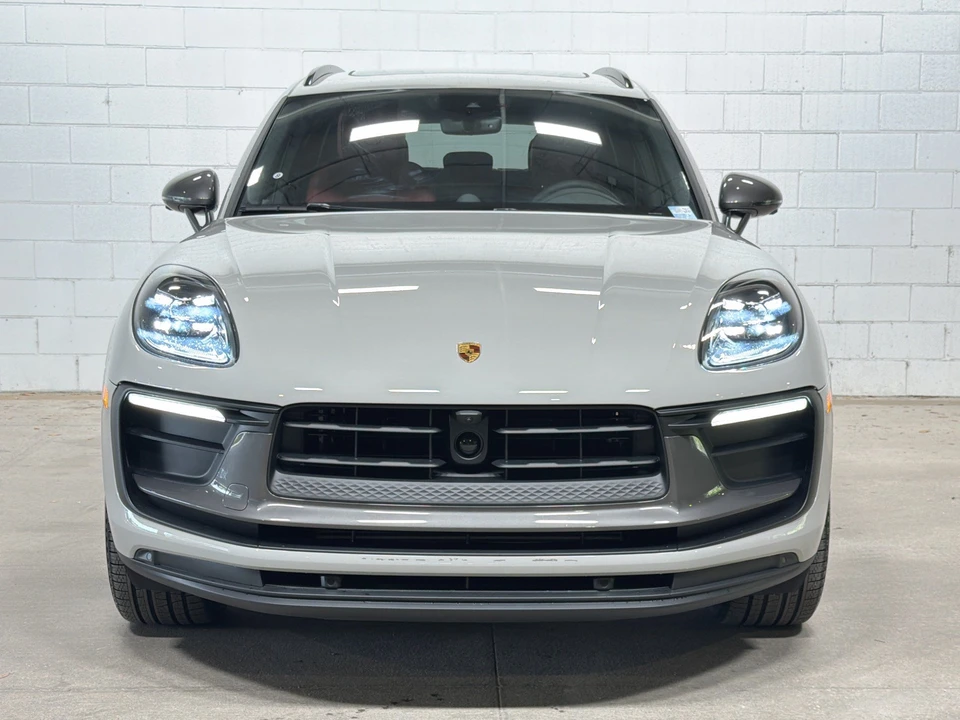 2026 Porsche Macan T - Image 9 of 31