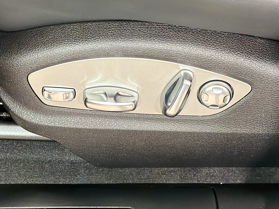 2026 Porsche Macan T - Image 25 of 31