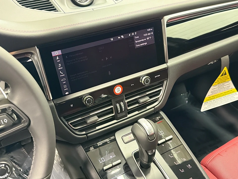 2026 Porsche Macan T - Image 27 of 31