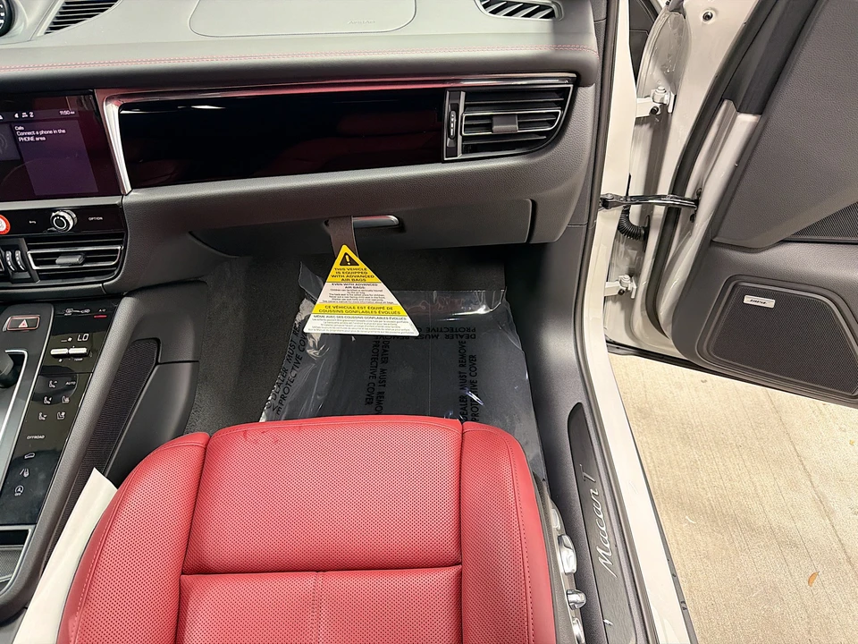2026 Porsche Macan T - Image 18 of 31
