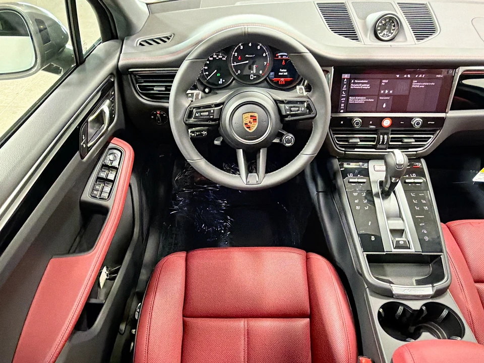 2026 Porsche Macan T - Image 17 of 31