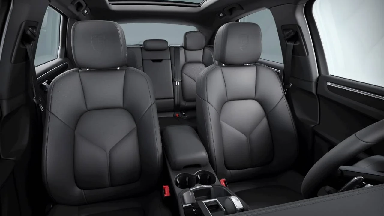 2026 Porsche Macan T - Image 10 of 10