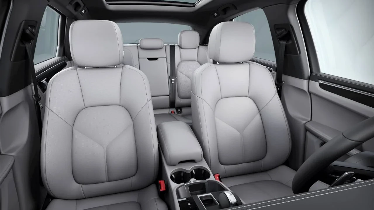 2026 Porsche Macan - Image 10 of 10