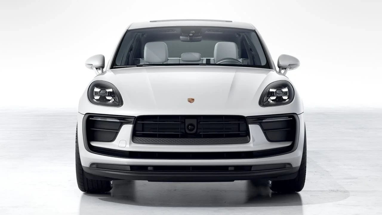 2026 Porsche Macan - Image 8 of 10