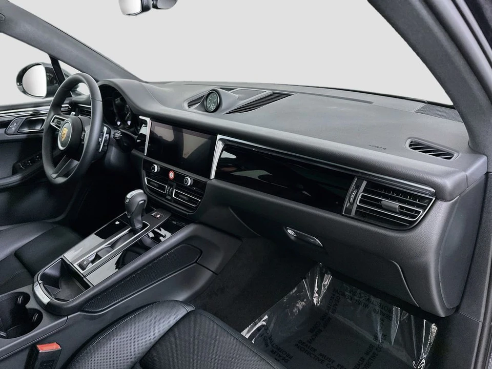 2026 Porsche Macan Electric - Image 31 of 31