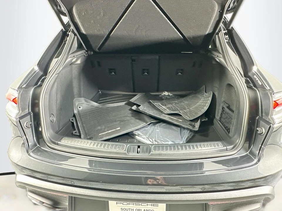 2026 Porsche Macan Electric - Image 28 of 31