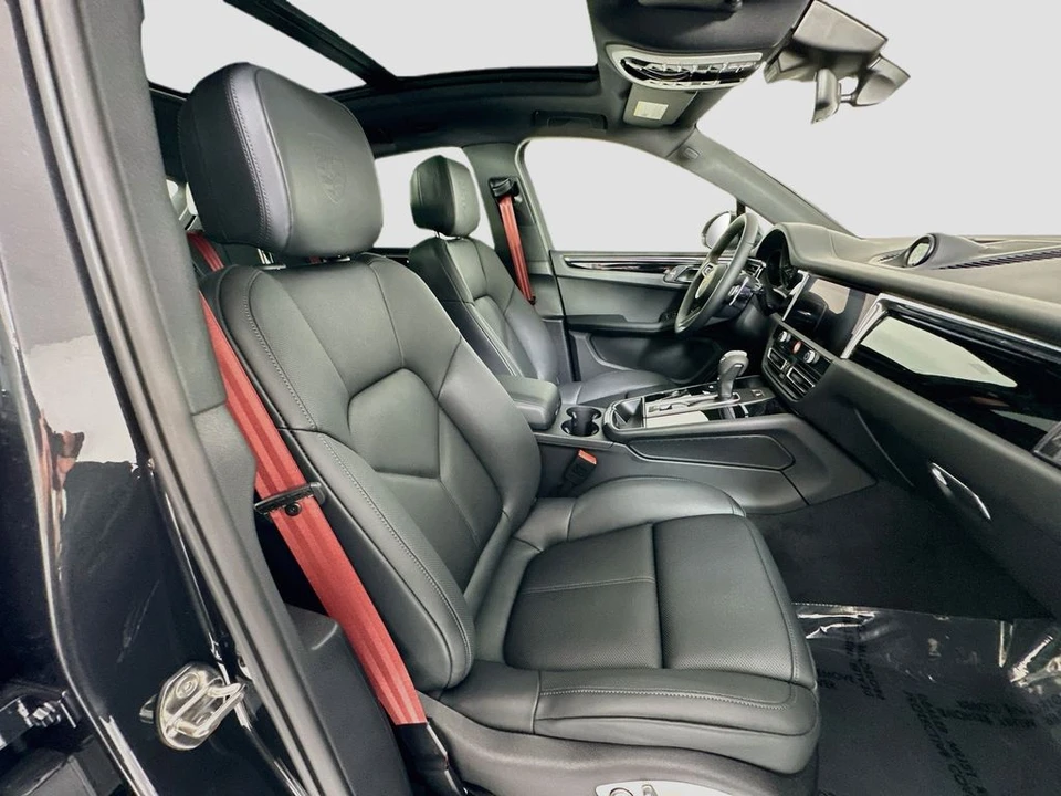 2026 Porsche Macan Electric - Image 30 of 31