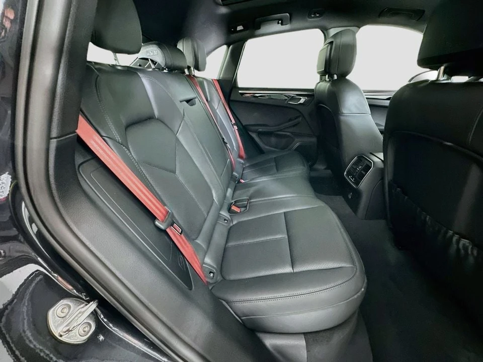 2026 Porsche Macan Electric - Image 29 of 31