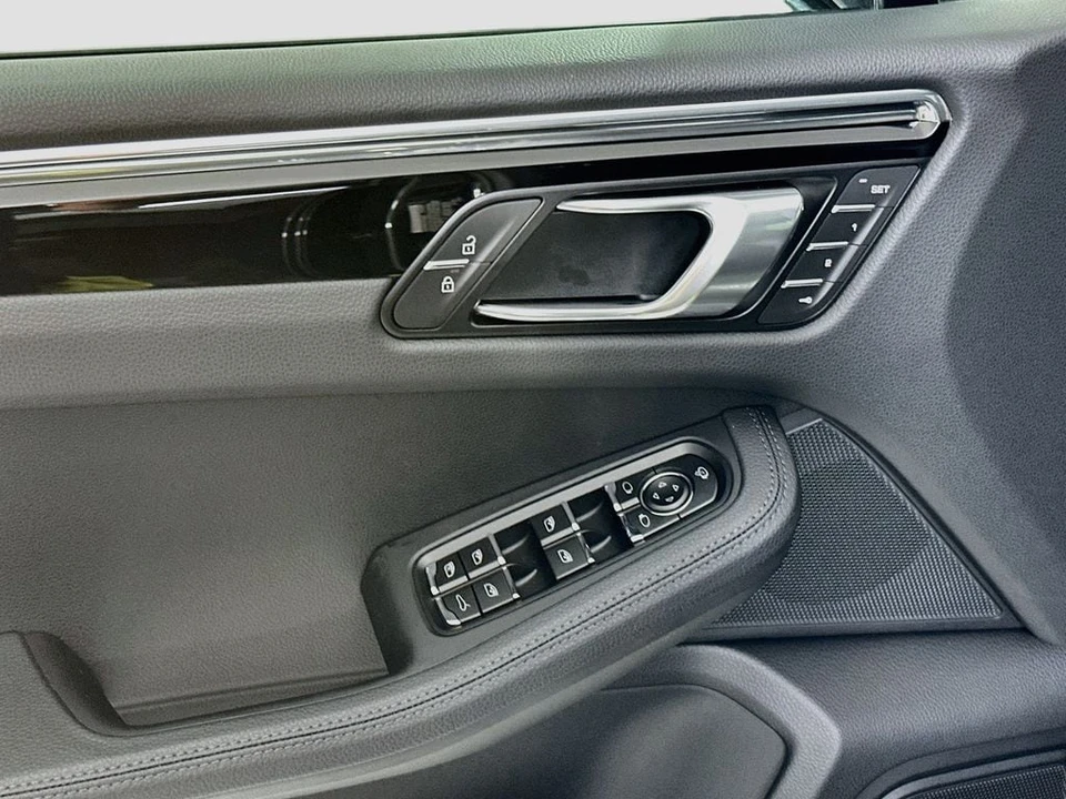 2026 Porsche Macan Electric - Image 20 of 31