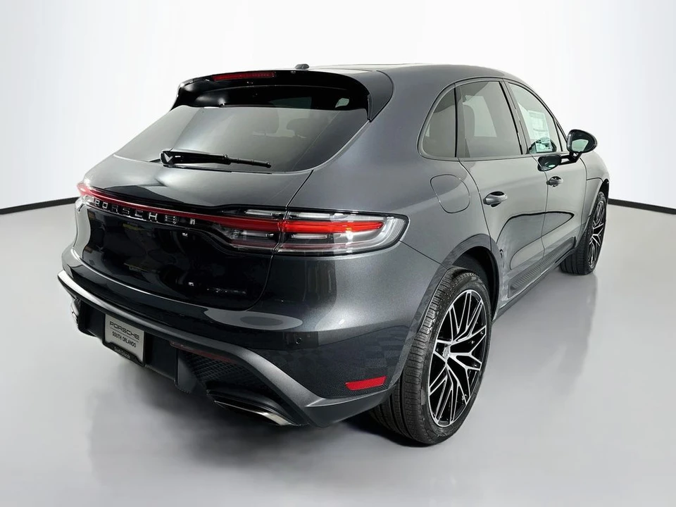 2026 Porsche Macan Electric - Image 9 of 31