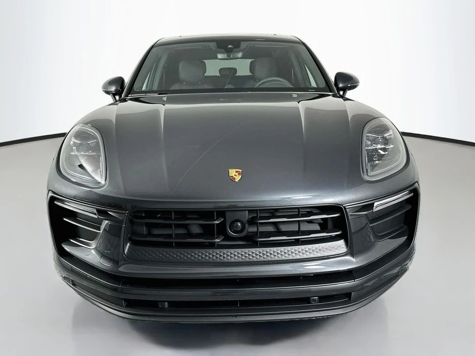 2026 Porsche Macan Electric - Image 6 of 31
