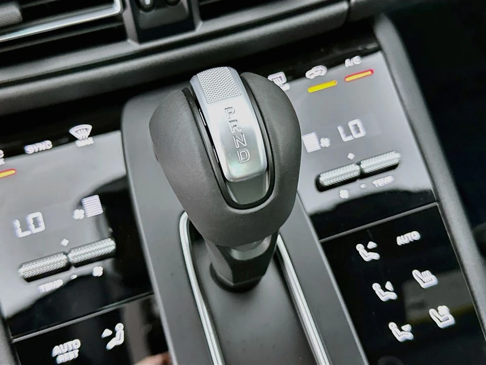 2026 Porsche Macan Electric - Image 19 of 31