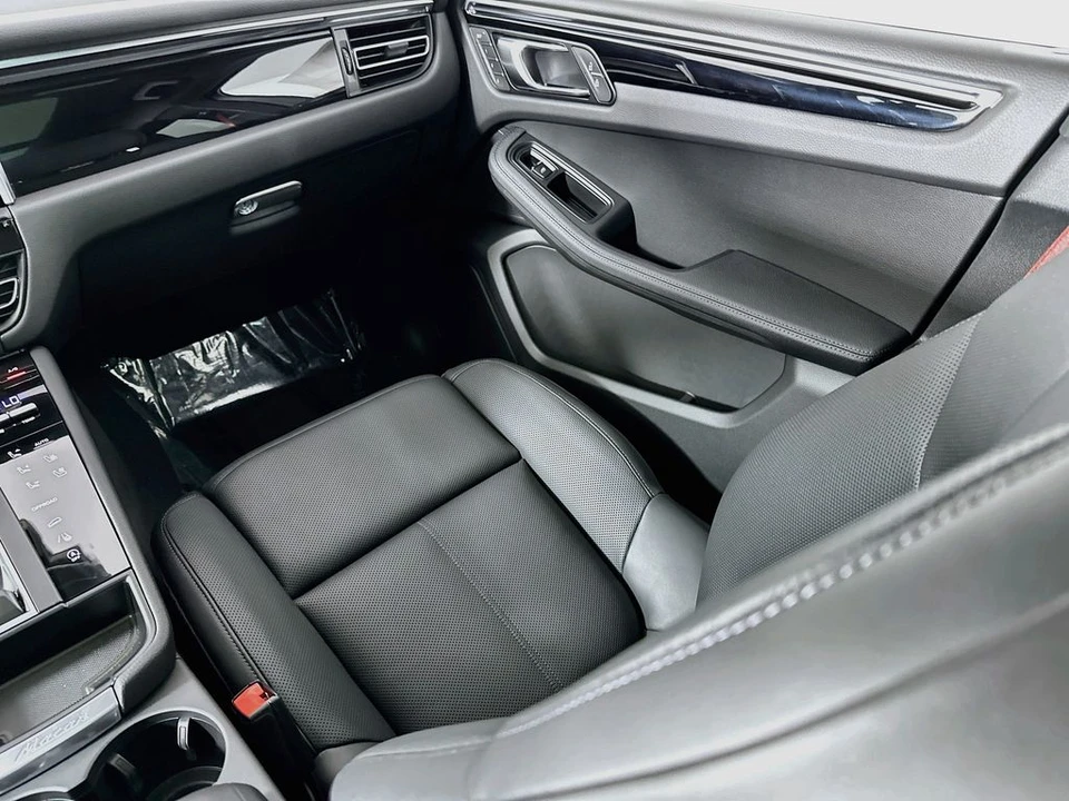2026 Porsche Macan Electric - Image 26 of 31