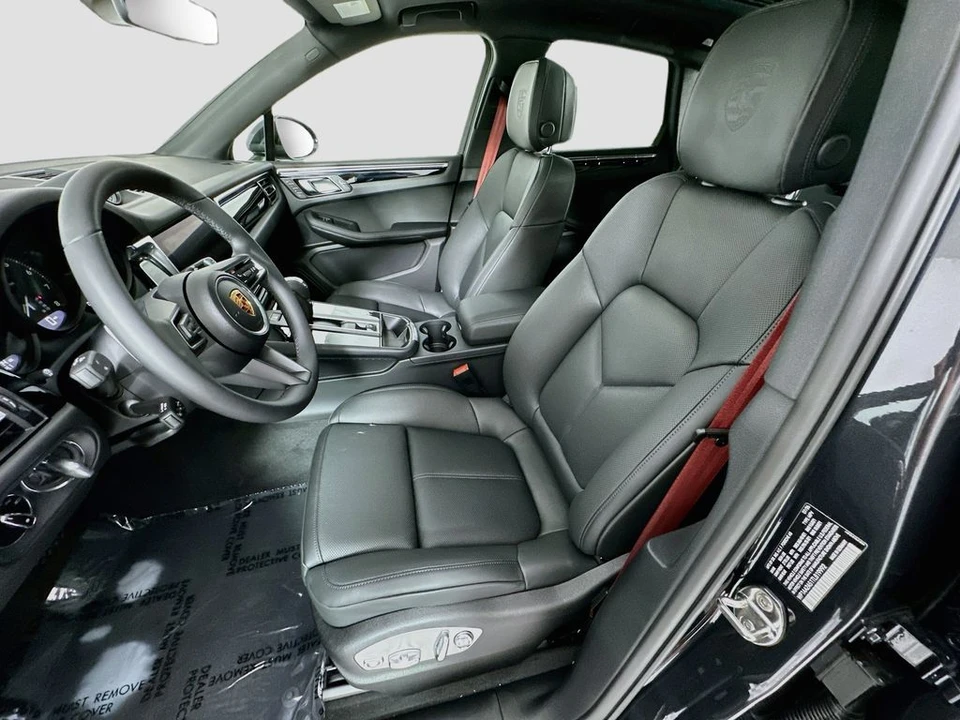 2026 Porsche Macan Electric - Image 5 of 31