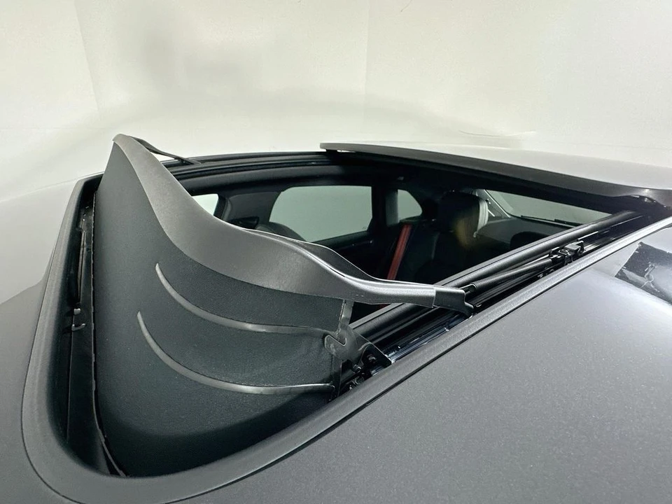 2026 Porsche Macan Electric - Image 14 of 31