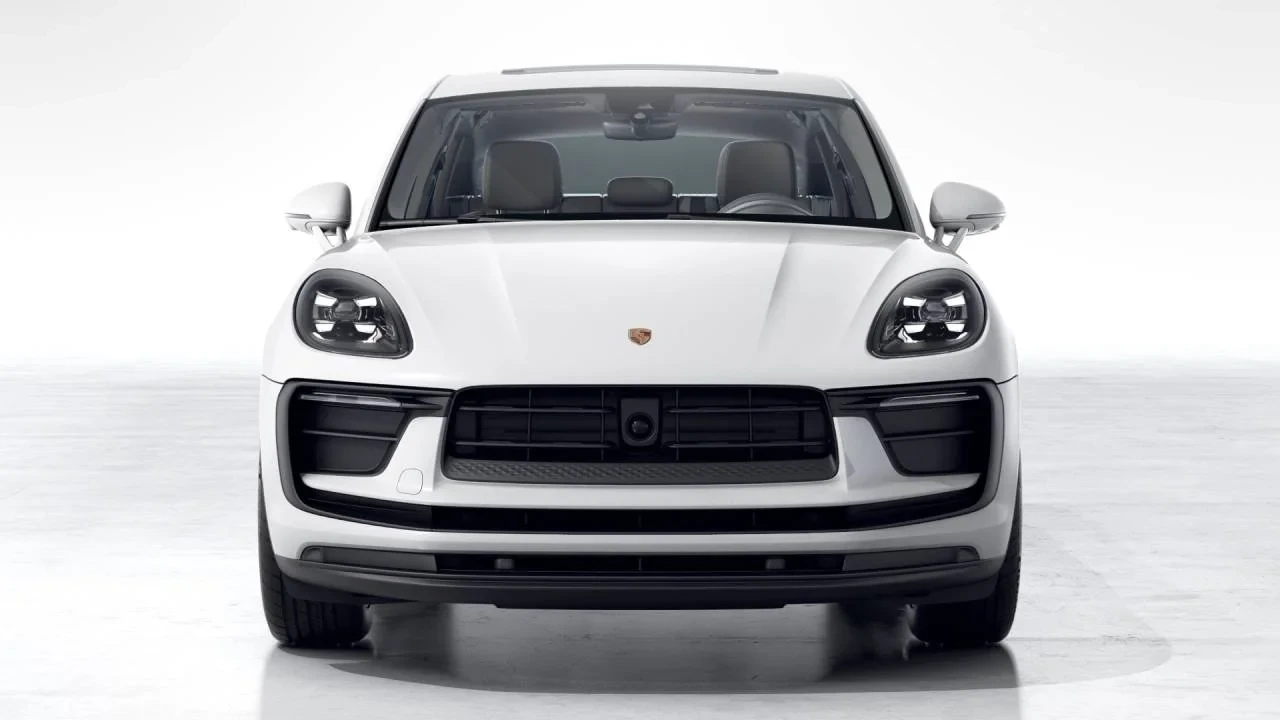 2026 Porsche Macan - Image 8 of 10