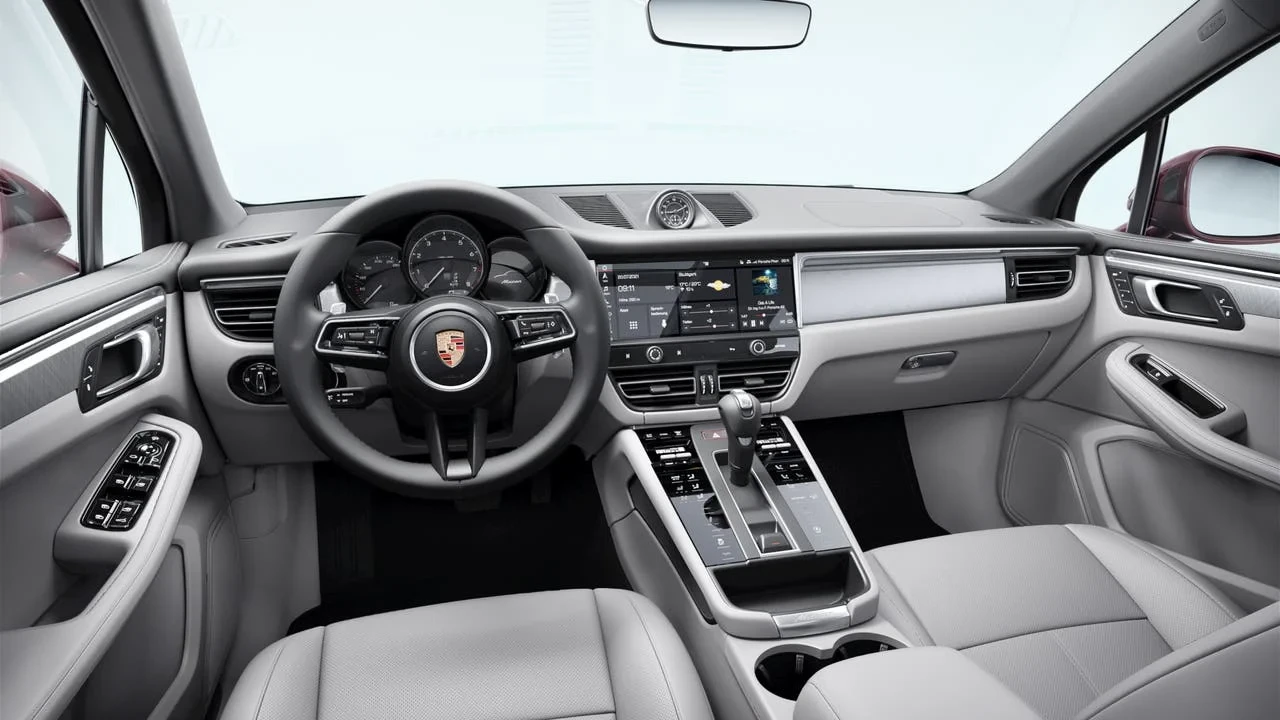 2026 Porsche Macan - Image 9 of 10