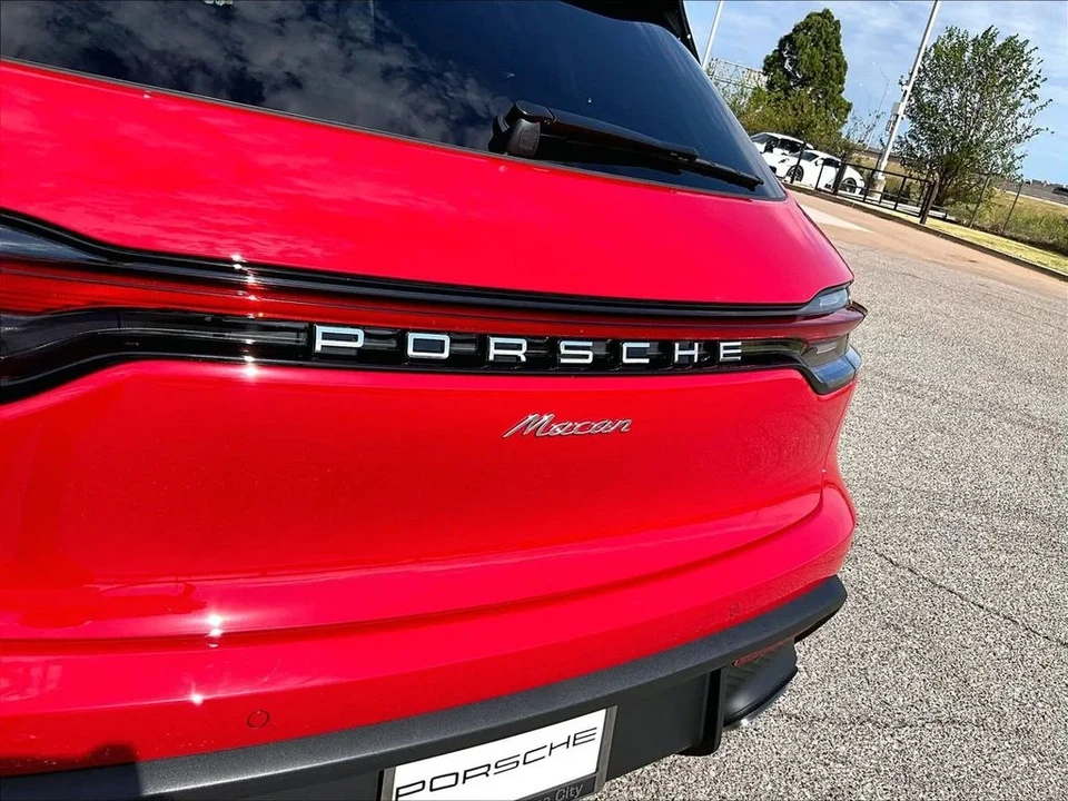 2026 Porsche Macan Electric - Image 24 of 26