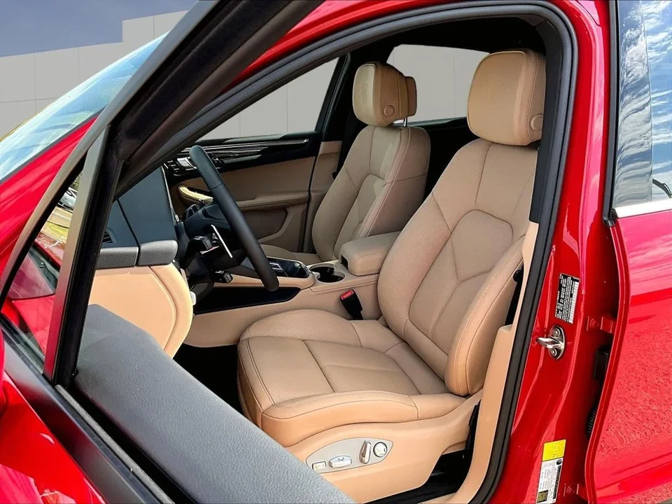2026 Porsche Macan Electric - Image 5 of 26