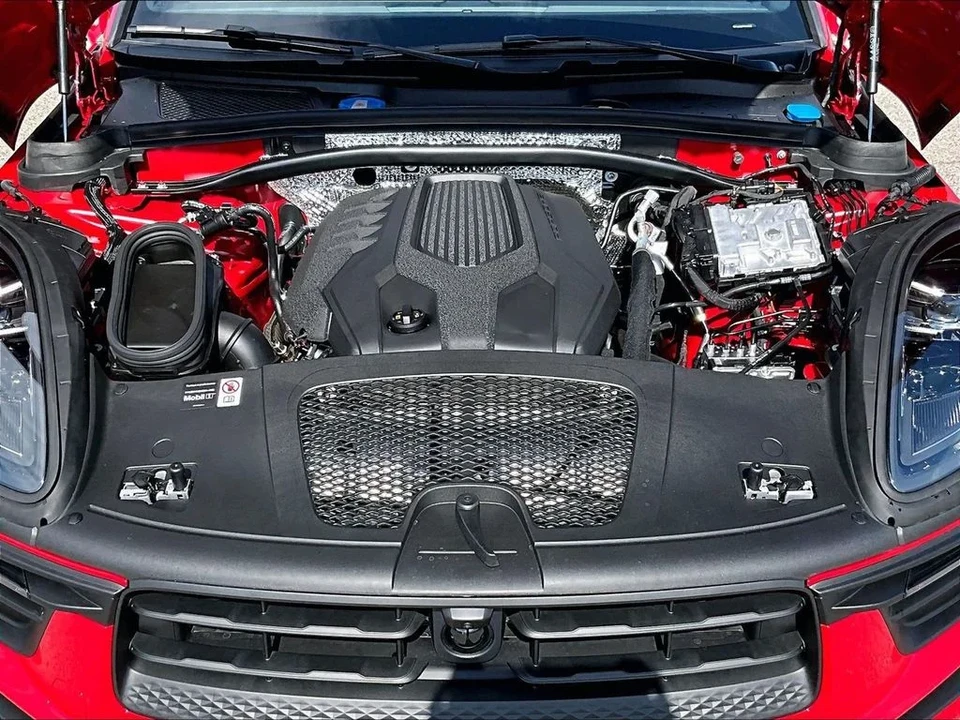 2026 Porsche Macan Electric - Image 21 of 26