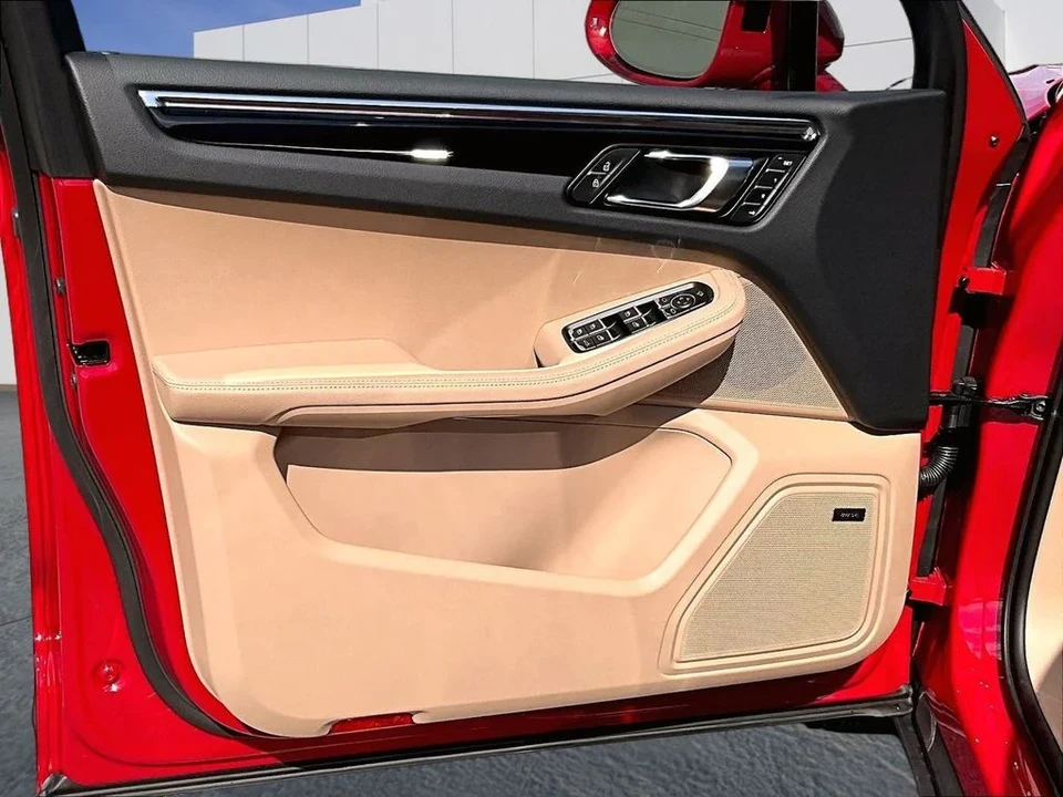 2026 Porsche Macan Electric - Image 19 of 26