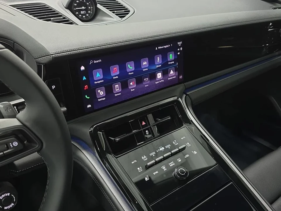 2026 Porsche 976 Panamera - Image 15 of 31