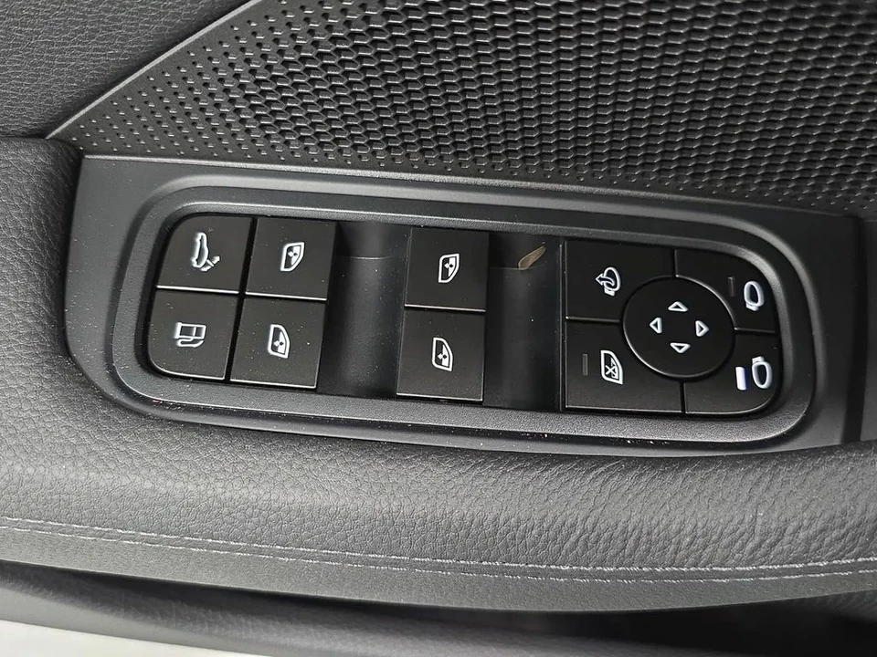 2026 Porsche 976 Panamera - Image 24 of 31