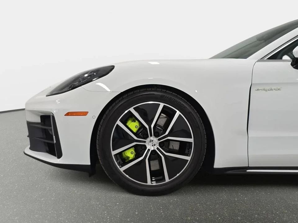 2026 Porsche 976 Panamera - Image 10 of 31