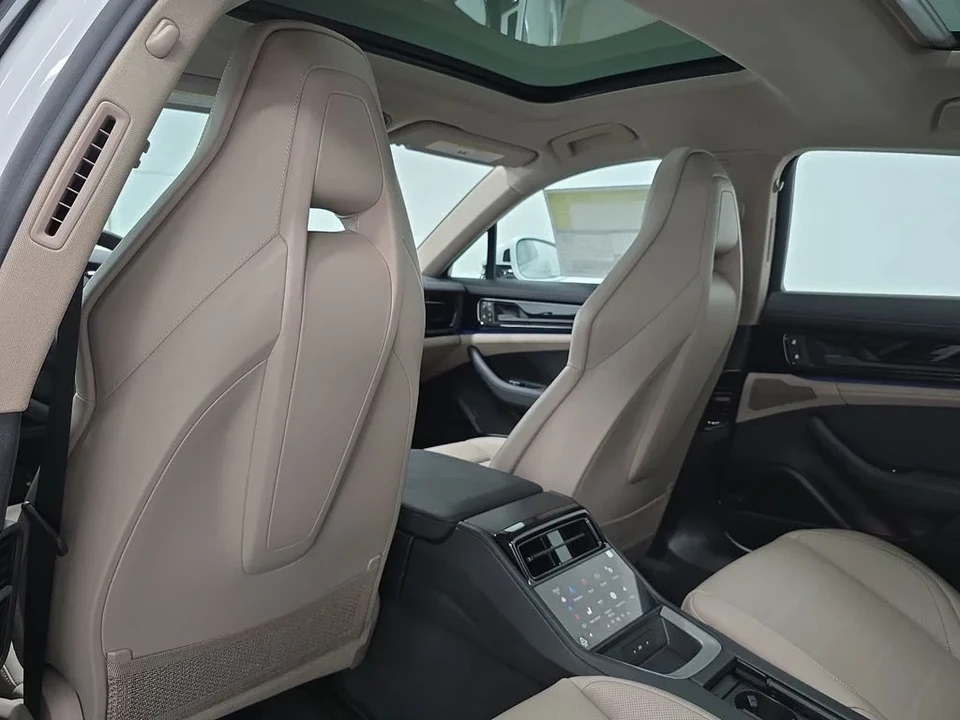 2026 Porsche 976 Panamera - Image 28 of 31