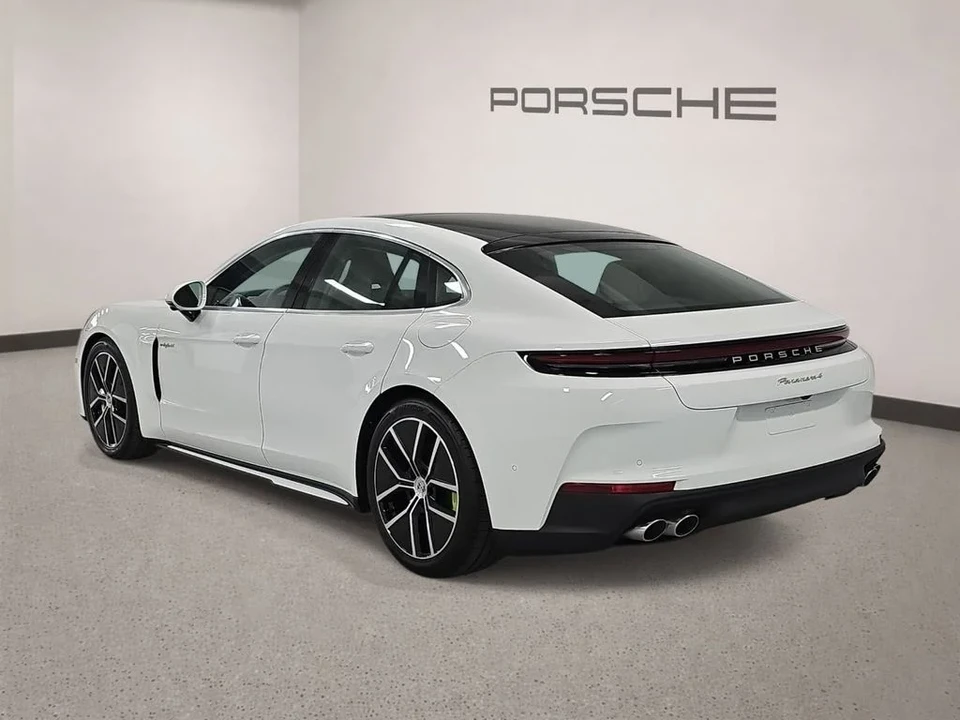 2026 Porsche 976 Panamera - Image 3 of 31