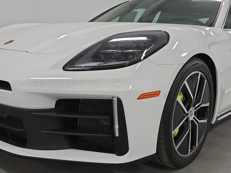 2026 Porsche 976 Panamera - Image 11 of 31