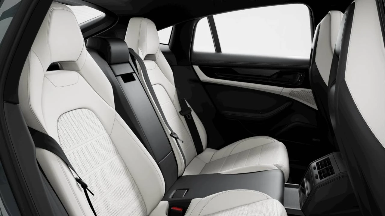 2026 Porsche Panamera - Image 10 of 10