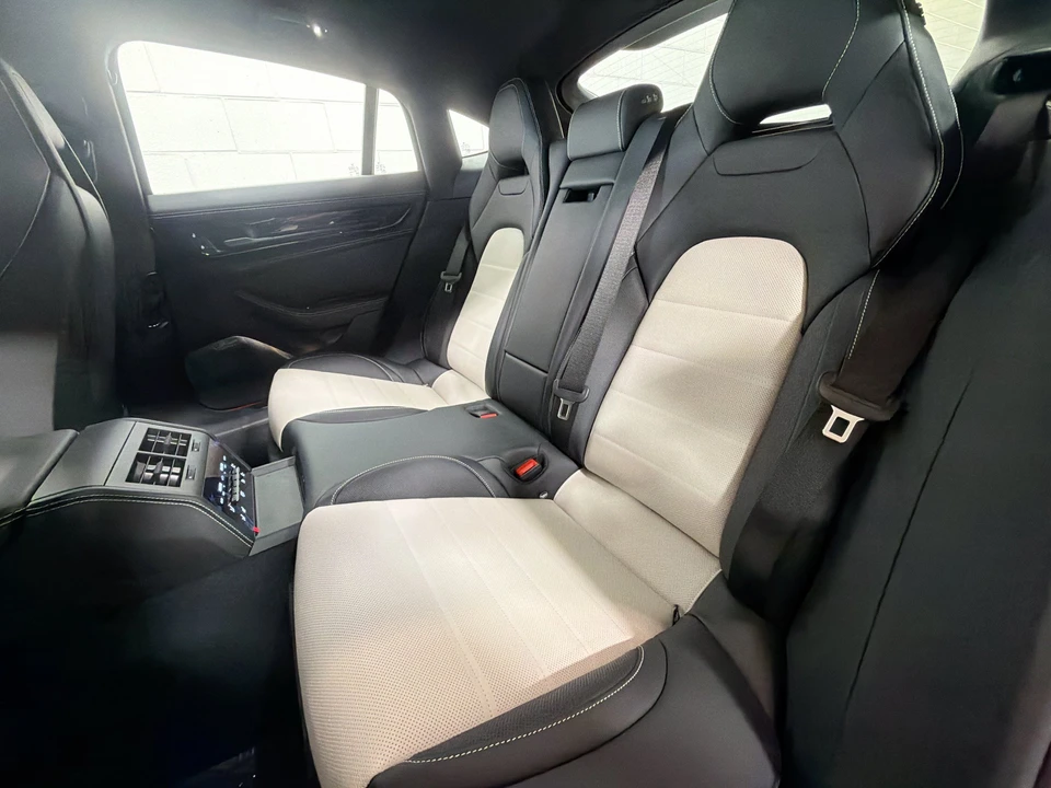 2026 Porsche 976 Panamera - Image 20 of 31
