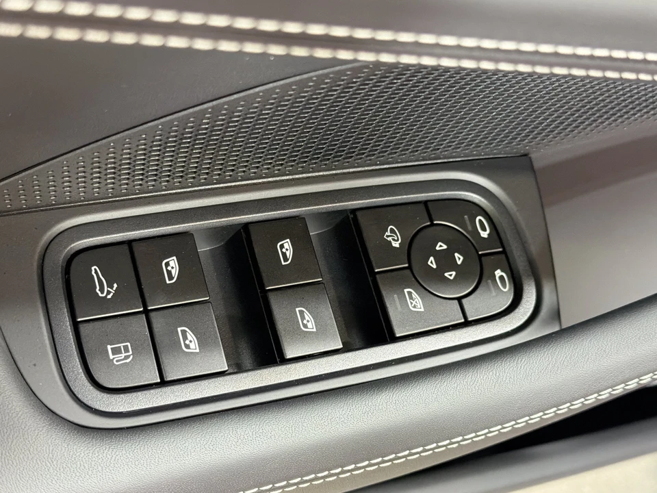 2026 Porsche 976 Panamera - Image 22 of 31